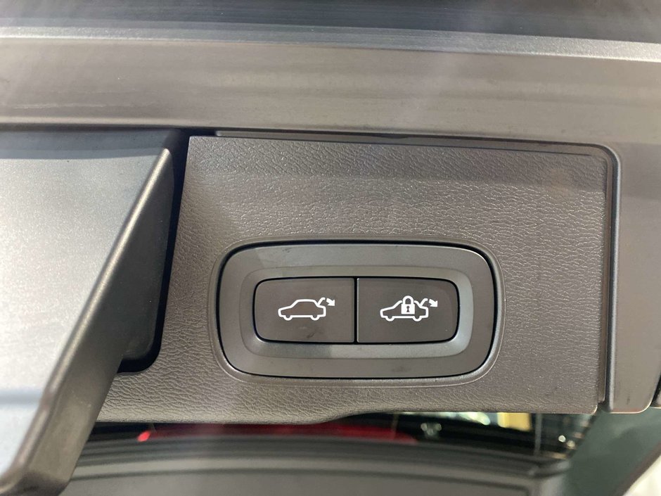 2023 Volvo XC60 B6 AWD Plus - Dark-20