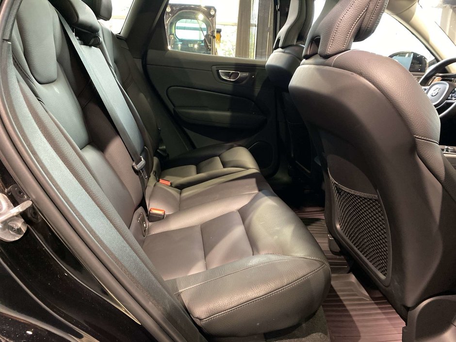 2023 Volvo XC60 B6 AWD Plus - Dark-21