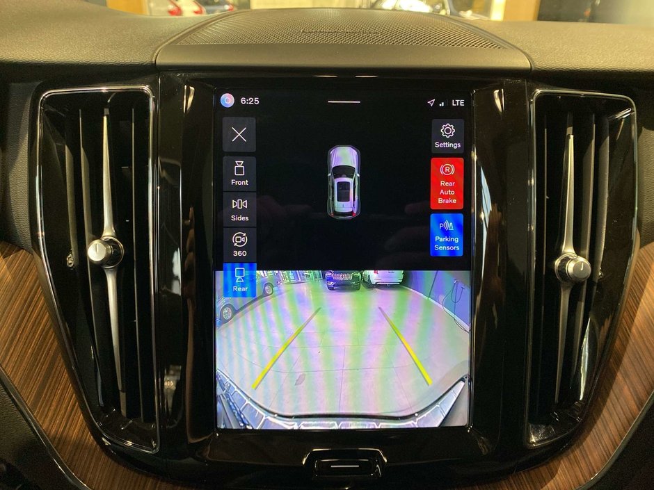 2023 Volvo XC60 B6 AWD Plus - Dark-16