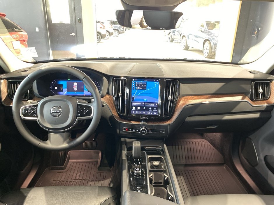 2023 Volvo XC60 B6 AWD Plus - Dark-10