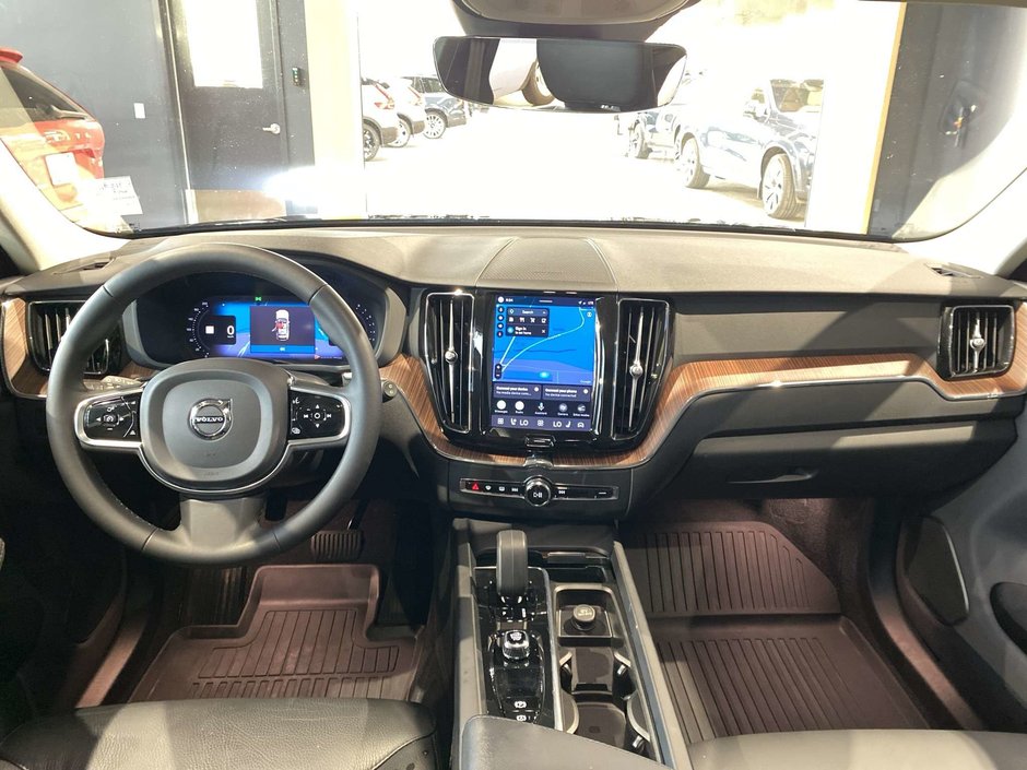 2023 Volvo XC60 B6 AWD Plus - Dark-10