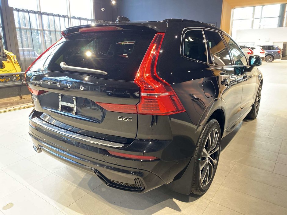 2023 Volvo XC60 B6 AWD Plus - Dark-4