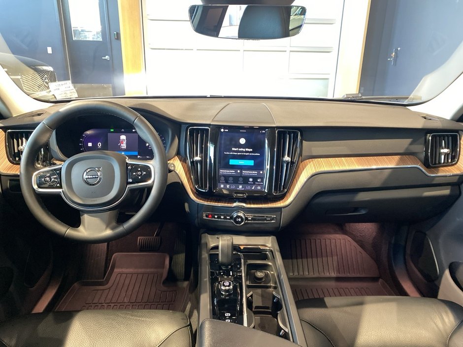 2023 Volvo XC60 B6 AWD Plus - Bright-10