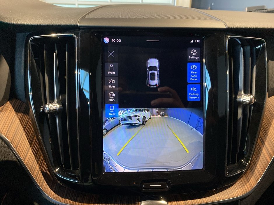 2023 Volvo XC60 B6 AWD Plus - Bright-16