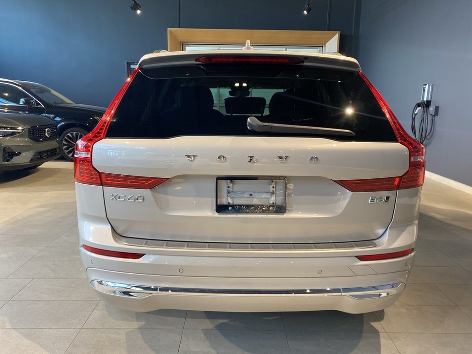 2023 Volvo XC60 B6 AWD Plus - Bright-3