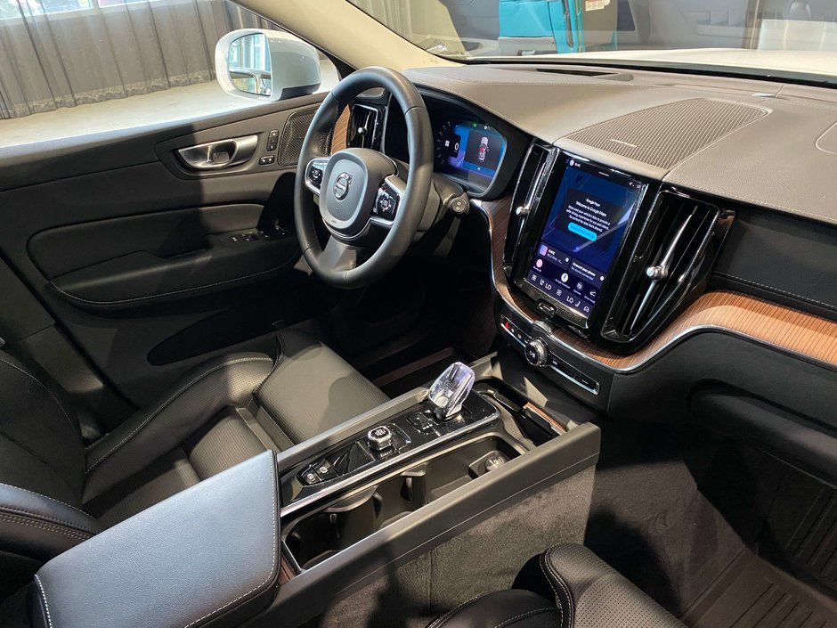 2023 Volvo XC60 Recharge Ultimate - Bright-23