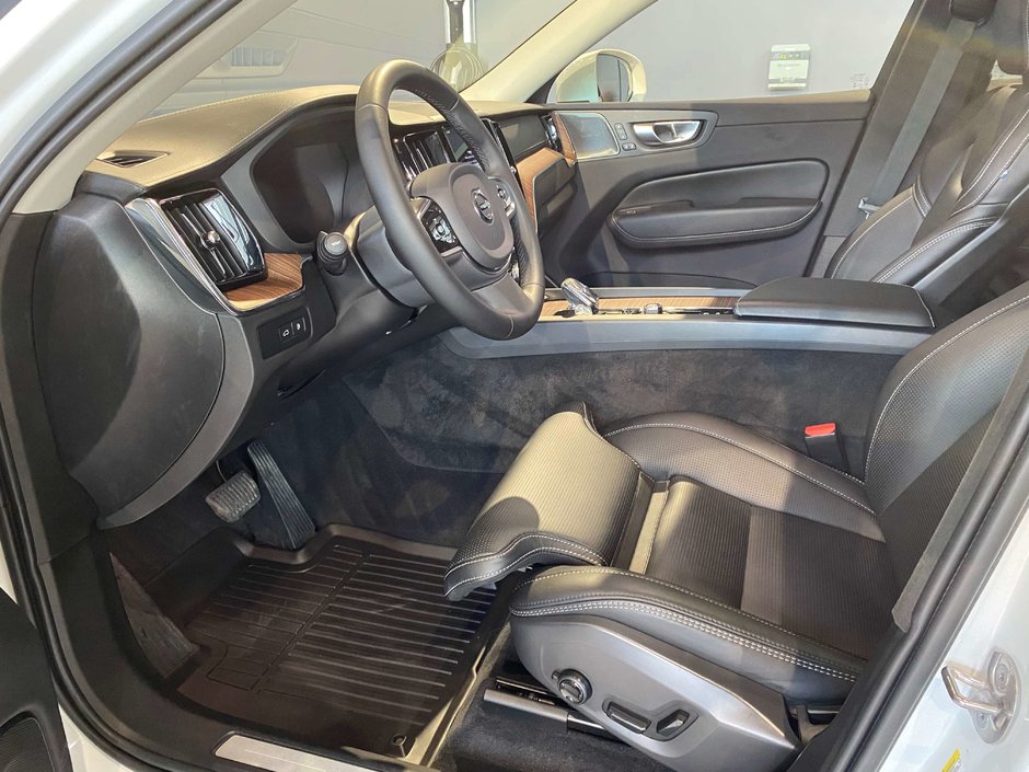 2023 Volvo XC60 Recharge Ultimate - Bright-9