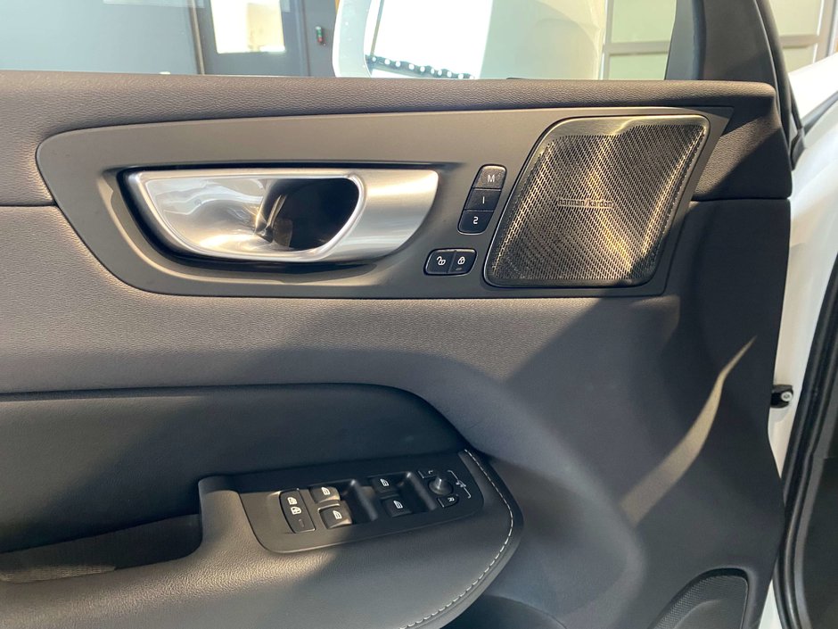 2023 Volvo XC60 Recharge Ultimate - Bright-11