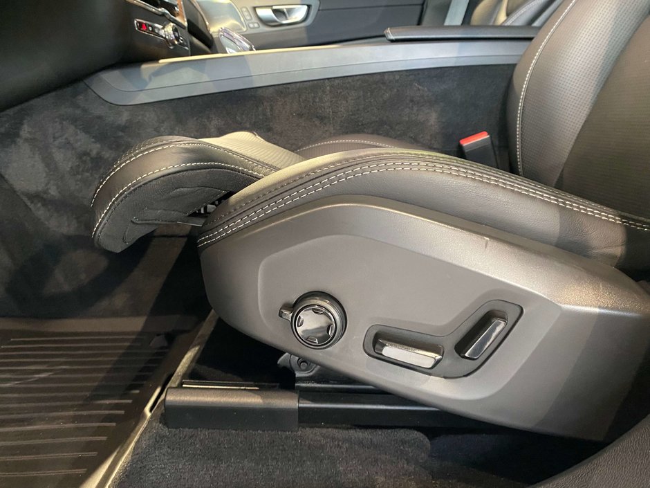 2023 Volvo XC60 Recharge Ultimate - Bright-13