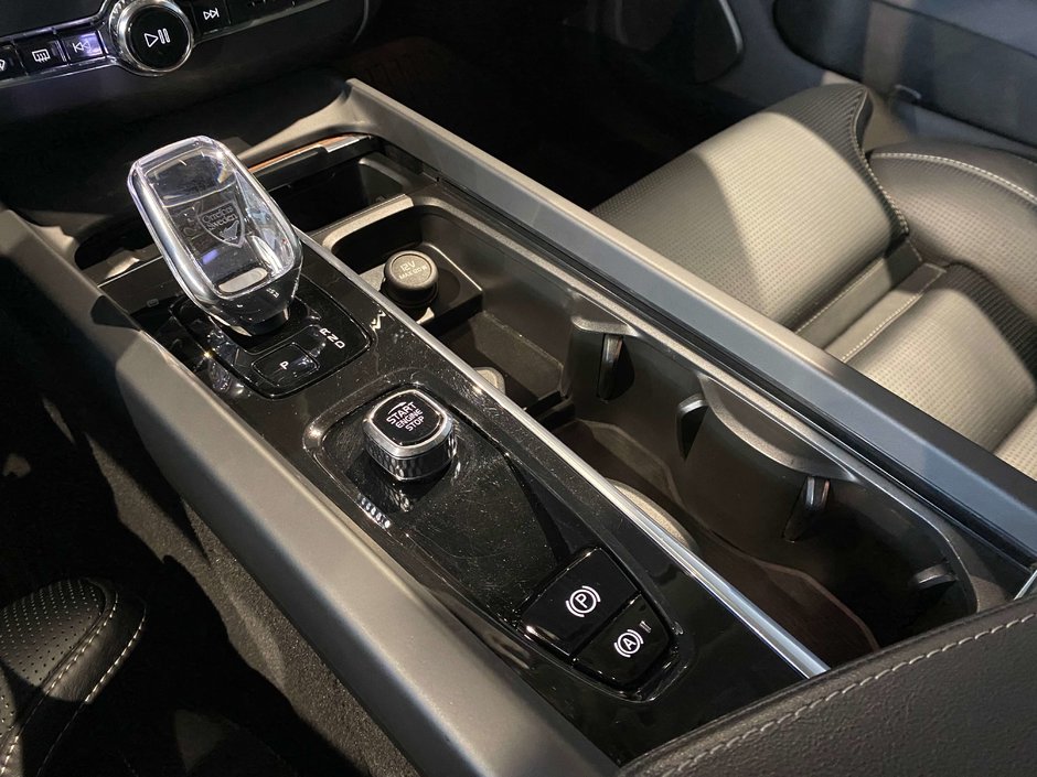 2023 Volvo XC60 Recharge Ultimate - Bright-12