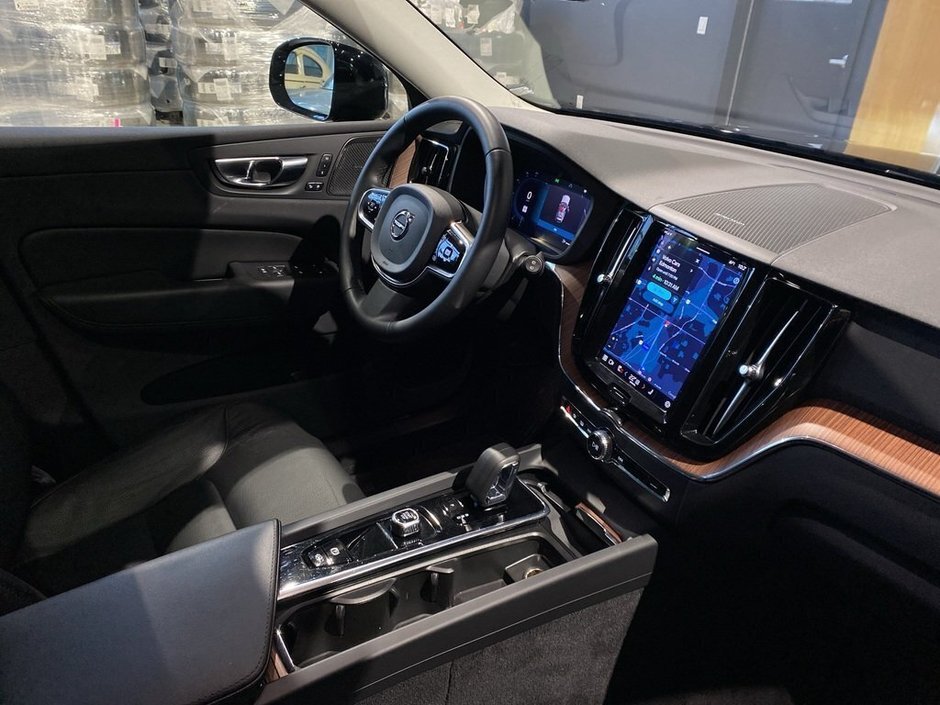 2024 Volvo XC60 B5 AWD Plus Dark Theme-23