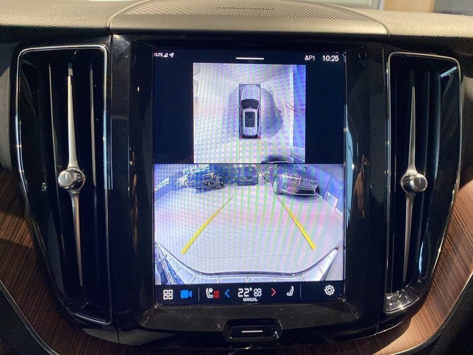 2024 Volvo XC60 B5 AWD Plus Dark Theme-16