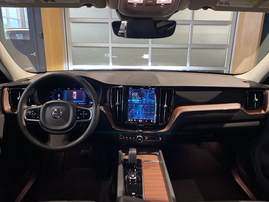 2024 Volvo XC60 B5 AWD Plus Dark Theme-10