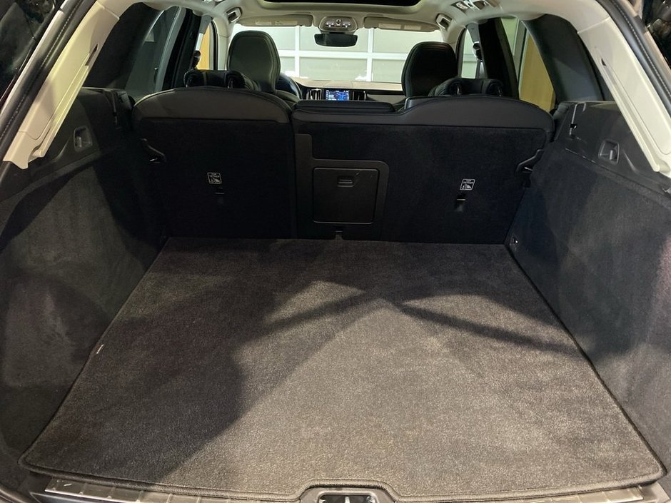 2024 Volvo XC60 B5 AWD Plus Dark Theme-19