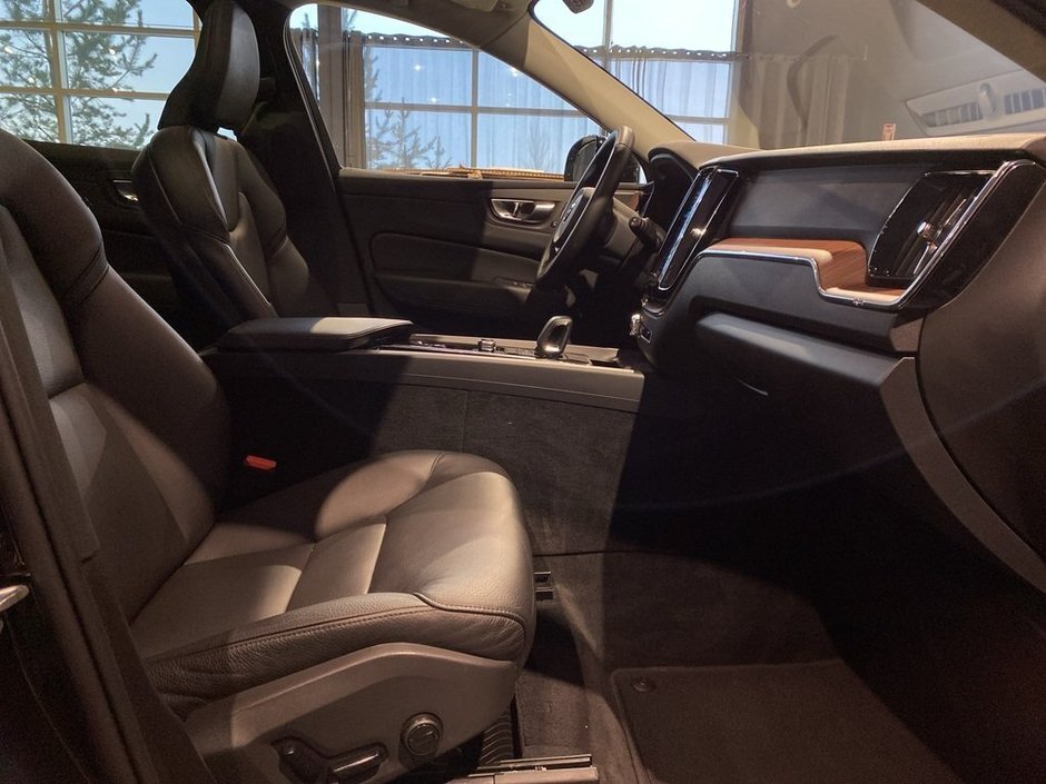 2024 Volvo XC60 B5 AWD Plus Dark Theme-22