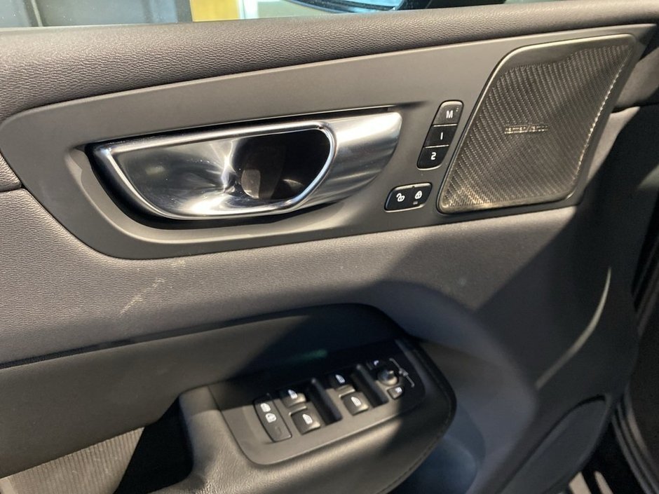 2024 Volvo XC60 B5 AWD Plus Dark Theme-11