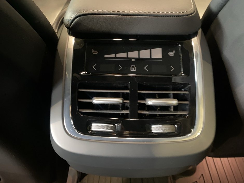 2024 Volvo XC60 B5 AWD Ultimate Dark Theme-18