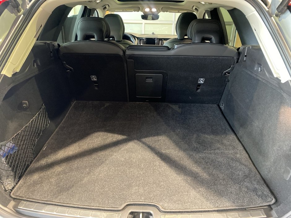 2024 Volvo XC60 B5 AWD Ultimate Dark Theme-19