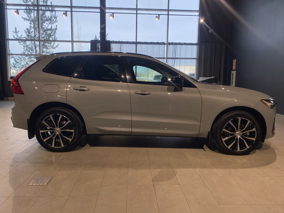 2024 Volvo XC60 B5 AWD Ultimate Dark Theme-4