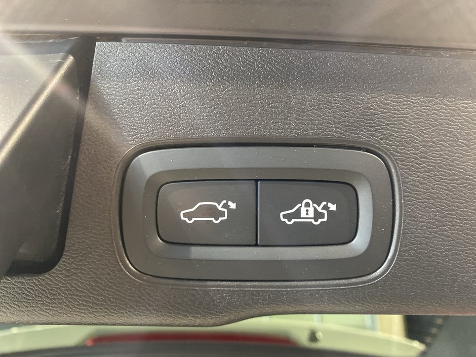 2024 Volvo XC60 B5 AWD Ultimate Dark Theme-20