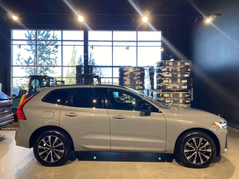 2024 Volvo XC60 B5 AWD Plus Dark Theme-5