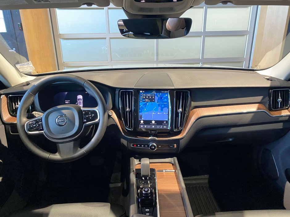 2024 Volvo XC60 B5 AWD Plus Dark Theme-10