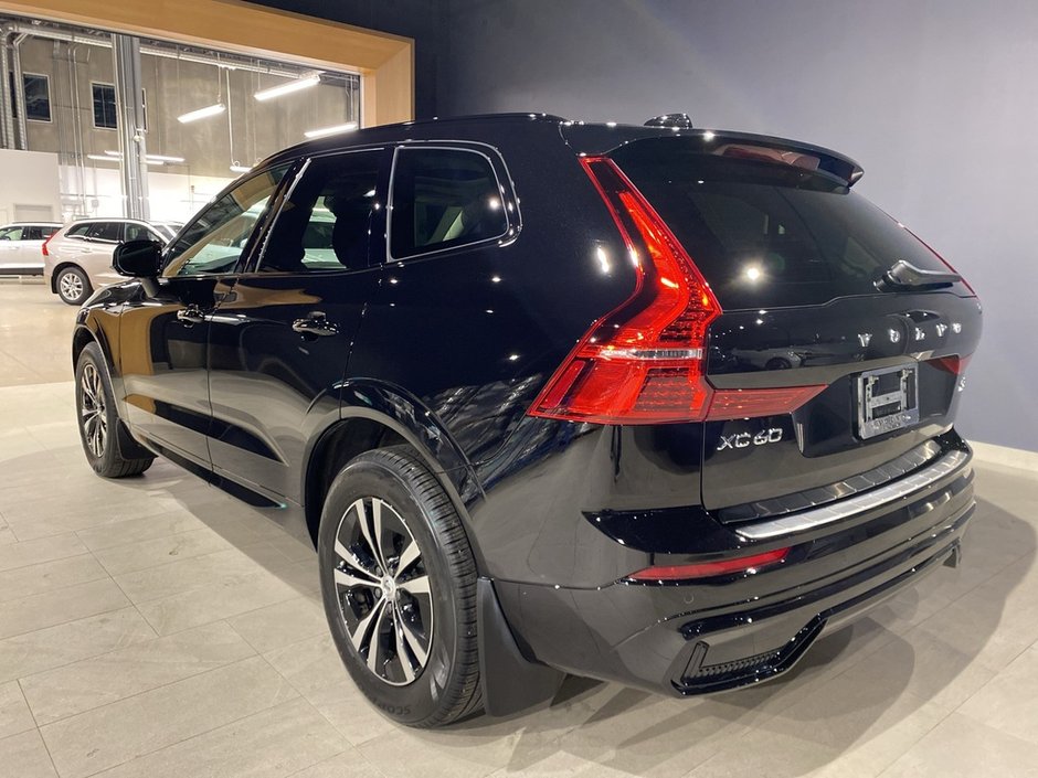 2025 Volvo XC60 B5 AWD Core Dark Theme-2