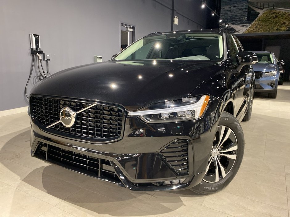 2025 Volvo XC60 B5 AWD Core Dark Theme-0