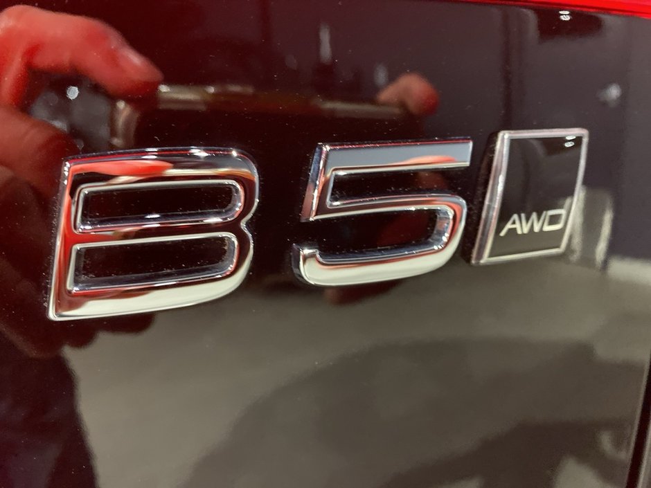 2025 Volvo XC60 B5 AWD Core Dark Theme-26