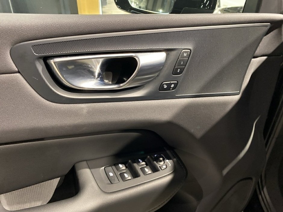 2025 Volvo XC60 B5 AWD Core Dark Theme-11