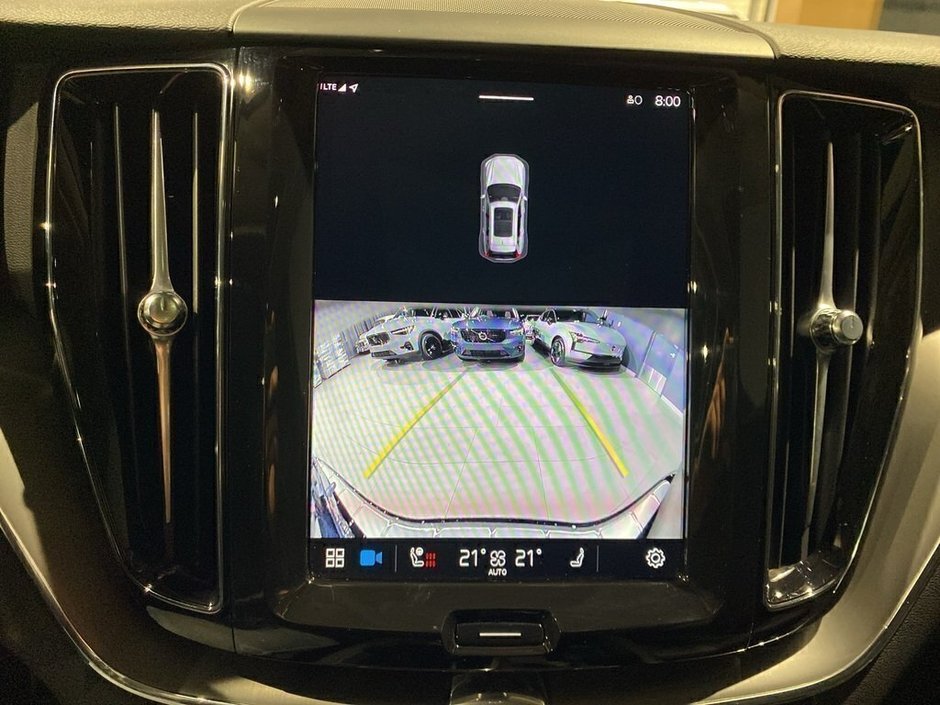 2025 Volvo XC60 B5 AWD Core Dark Theme-16