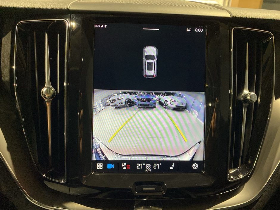 2025 Volvo XC60 B5 AWD Core Dark Theme-16