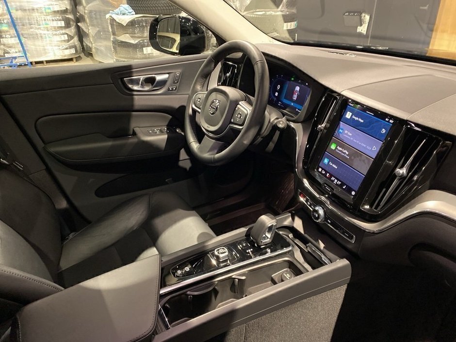 2025 Volvo XC60 B5 AWD Core Dark Theme-23