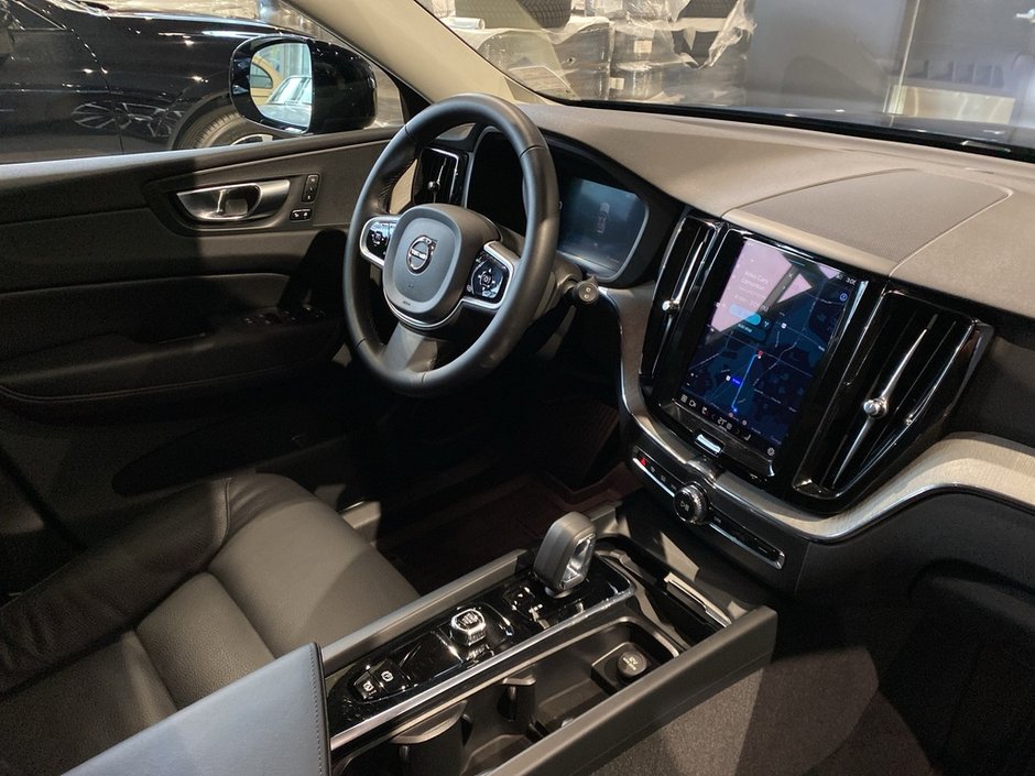 2025 Volvo XC60 B5 AWD Plus Dark Theme-23