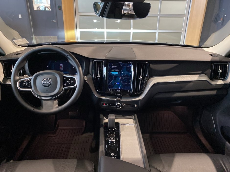 2025 Volvo XC60 B5 AWD Plus Dark Theme-10
