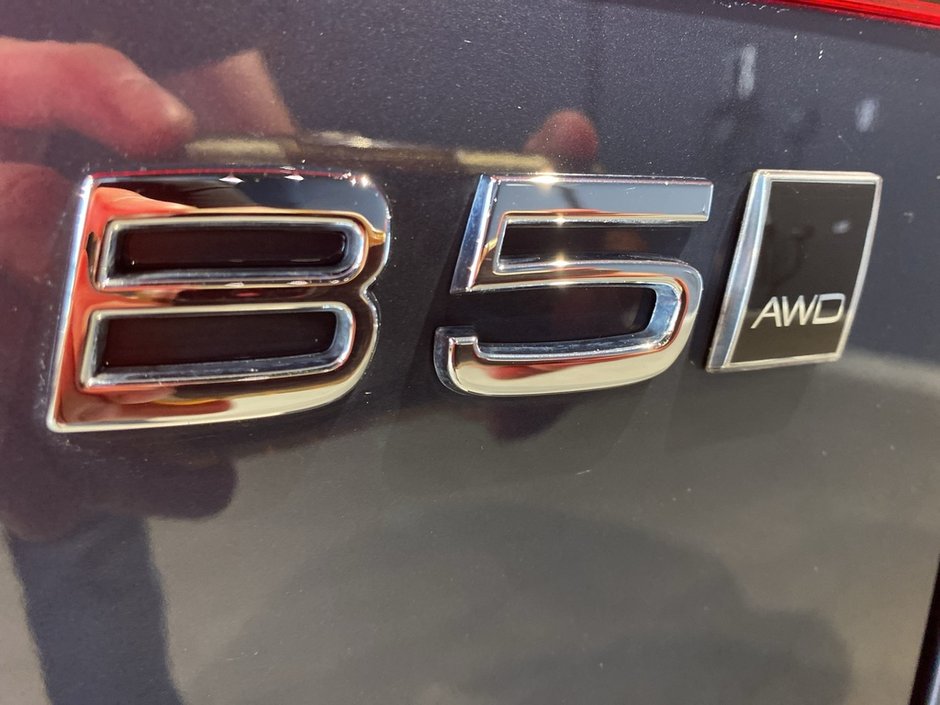 2025 Volvo XC60 B5 AWD Plus Dark Theme-26