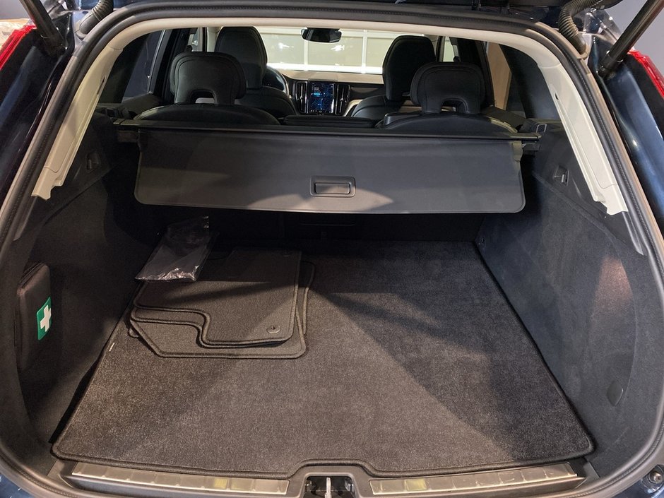 2025 Volvo XC60 B5 AWD Plus Dark Theme-19