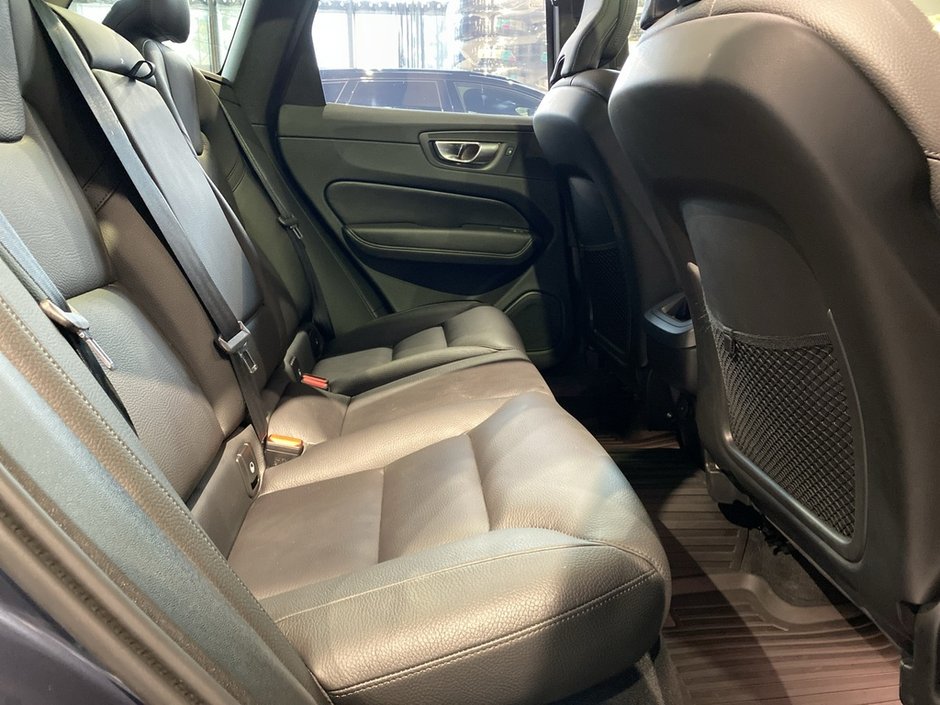 2025 Volvo XC60 B5 AWD Plus Dark Theme-21