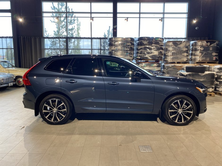 2025 Volvo XC60 B5 AWD Plus Dark Theme-5