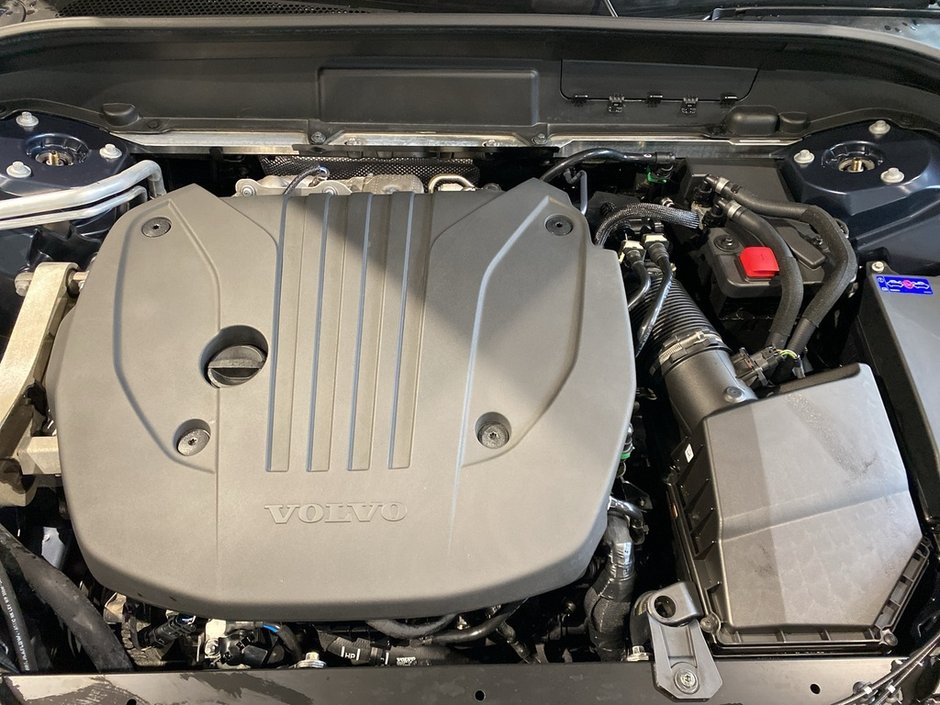 2025 Volvo XC60 B5 AWD Plus Dark Theme-25