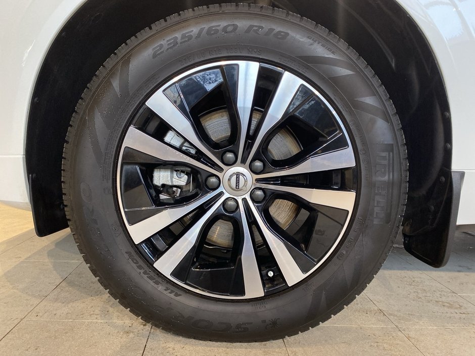 2025 Volvo XC60 B5 AWD Core Dark Theme-8