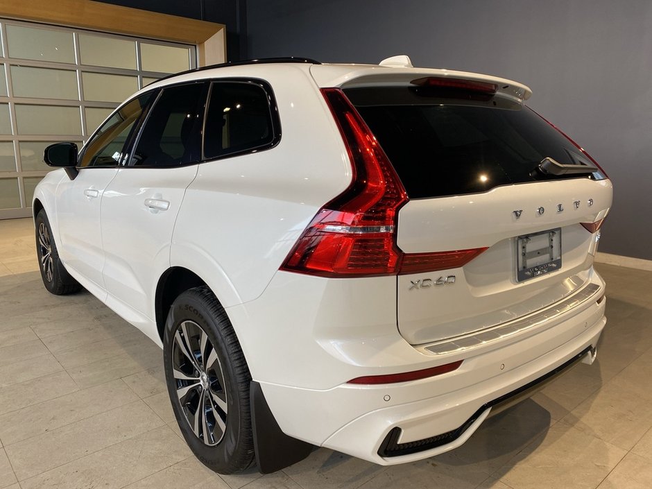 2025 Volvo XC60 B5 AWD Core Dark Theme-2