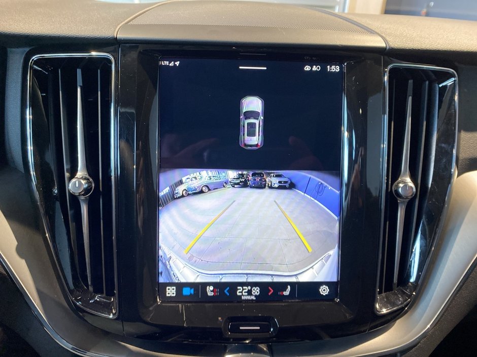 2025 Volvo XC60 B5 AWD Core Dark Theme-16