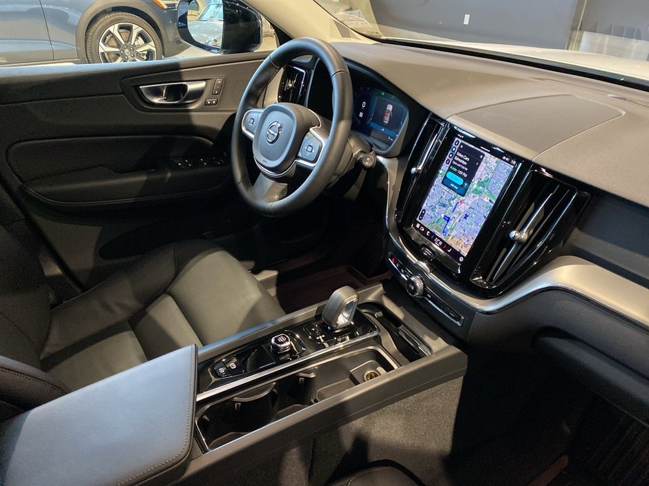 2025 Volvo XC60 B5 AWD Core Dark Theme-23