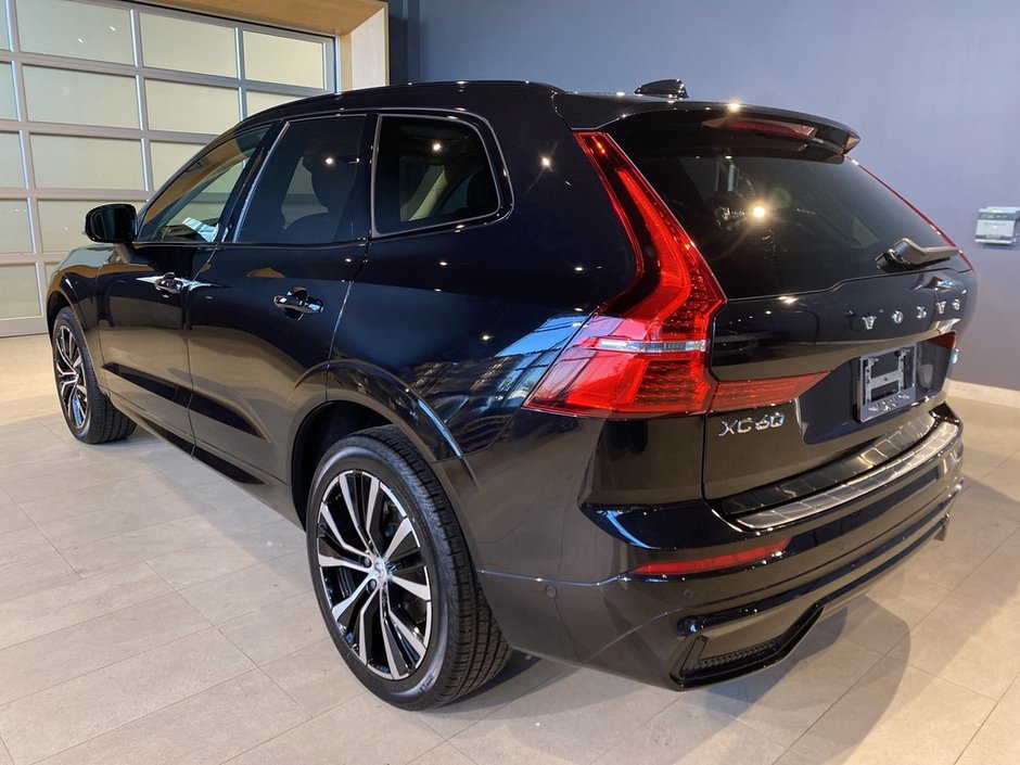 2025 Volvo XC60 B5 AWD Plus Dark Theme-2