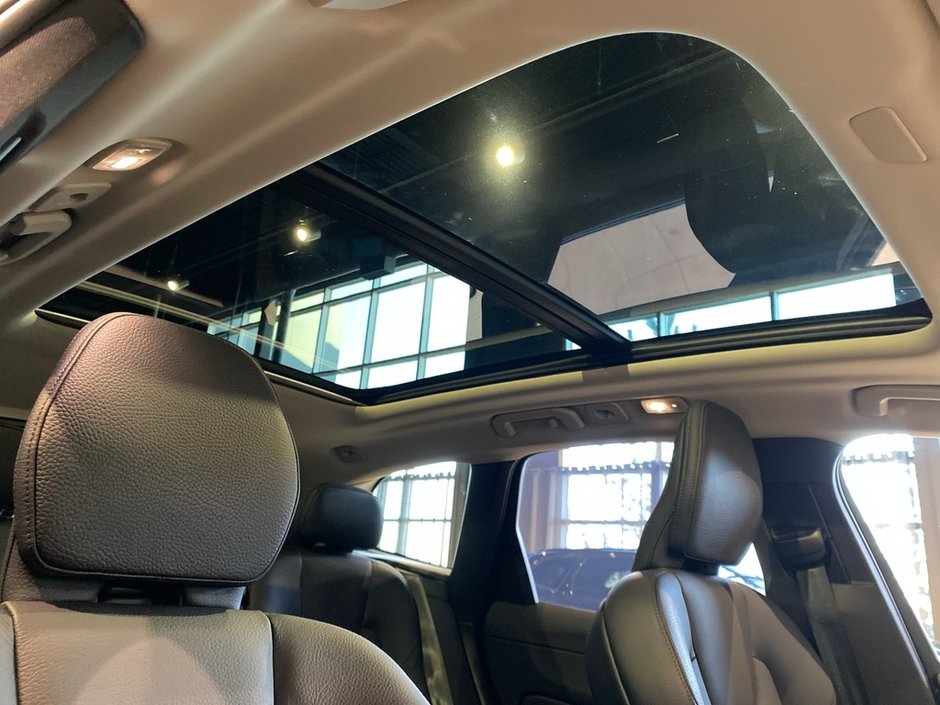 2025 Volvo XC60 B5 AWD Plus Dark Theme-24