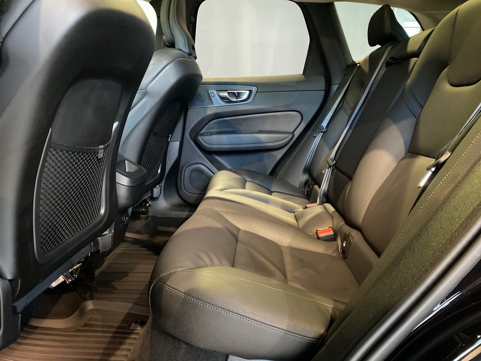 2025 Volvo XC60 B5 AWD Plus Dark Theme-17