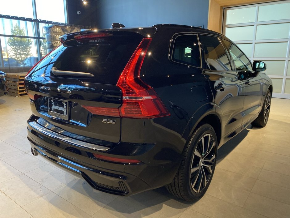 2025 Volvo XC60 B5 AWD Plus Dark Theme-4