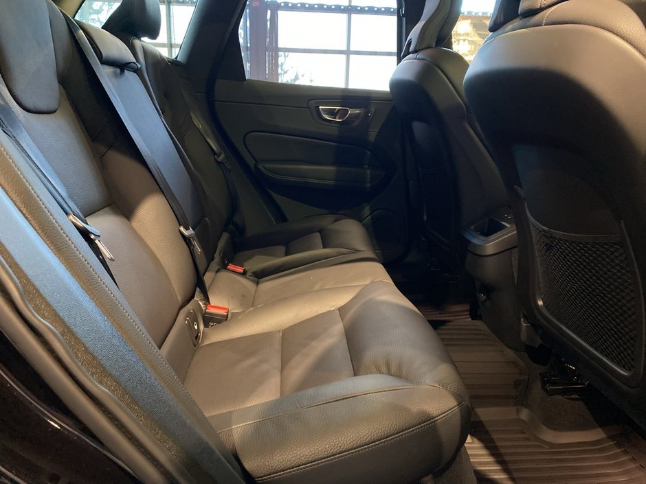 2025 Volvo XC60 B5 AWD Plus Dark Theme-21