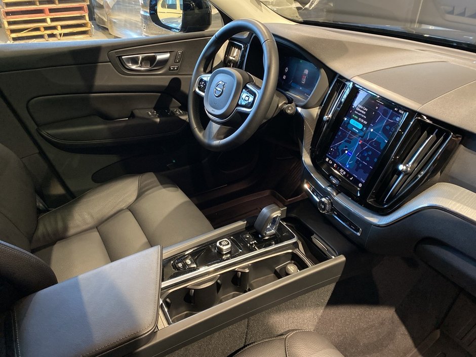 2025 Volvo XC60 B5 AWD Plus Dark Theme-23